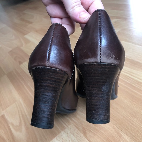 •AK ANNE KLEIN• square pointy toe // buckle // chocolate brown leather heels - Picture 4 of 7